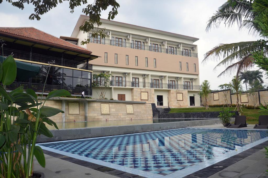 ホテルBumi Cikeas Sentul ボゴール 部屋 写真
