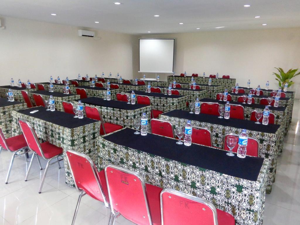 ホテルBumi Cikeas Sentul ボゴール エクステリア 写真